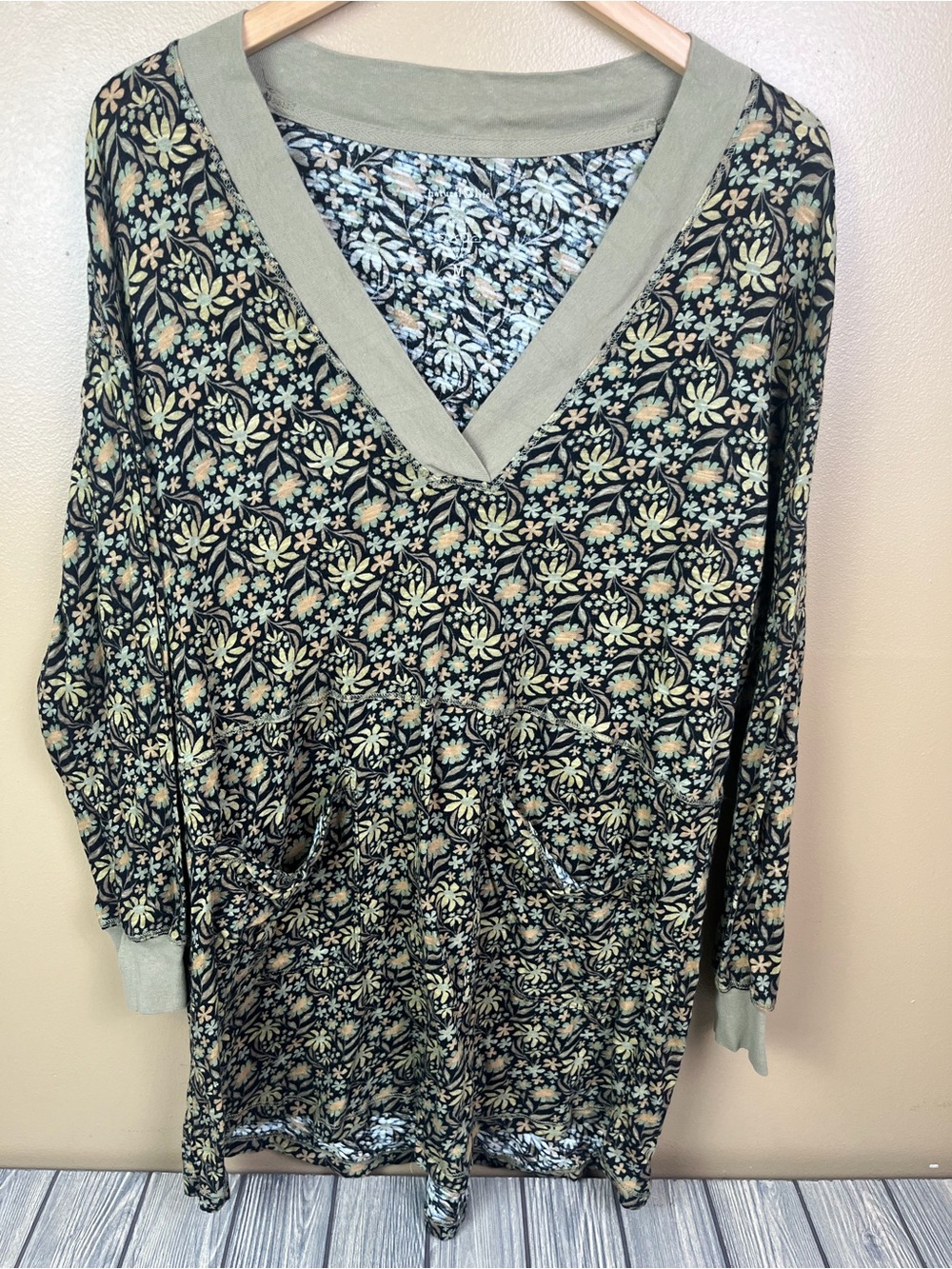Natural Life Floral Tunic Top Green Size Medium